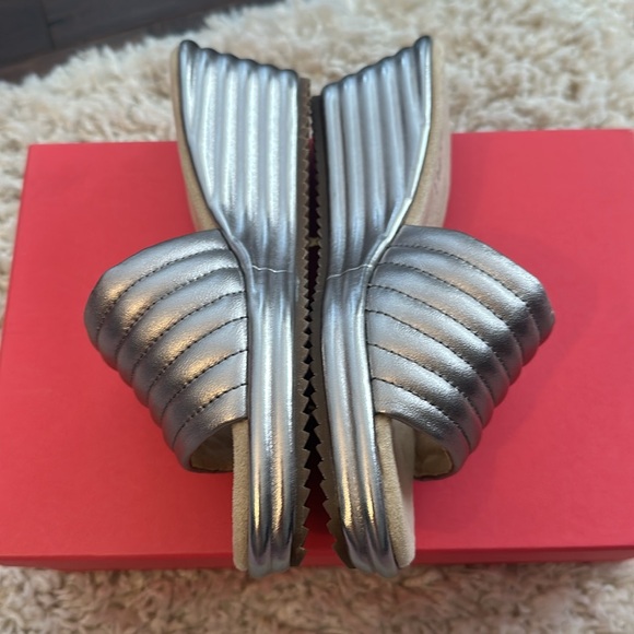 NEW! VANELI ceren puffed silver wedge sandal slides 6.5 - Picture 2 of 8